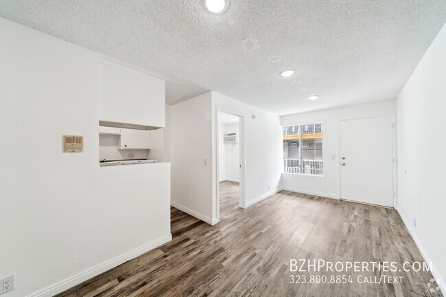 Building Photo - 7076 1/2 Lanewood Ave-16A Unit 16A Rental