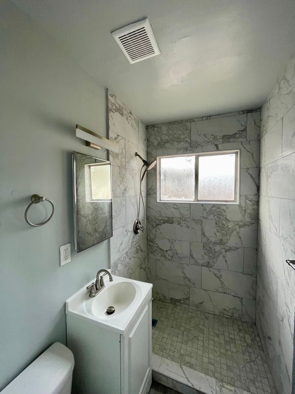 Photo - 2883 Logan Ave