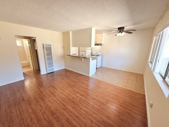 Building Photo - 1727 4th Ave Unit 2 Rental
