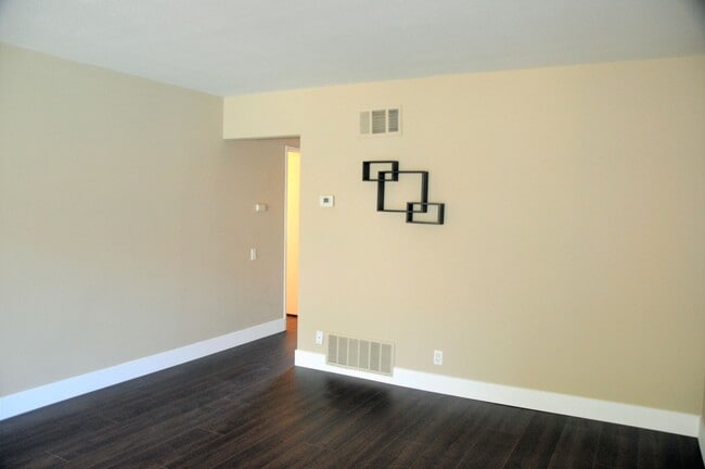 Photo - LEFFINGWELL #43 WHITTIER 90603 (2 BED / 2 BATH)