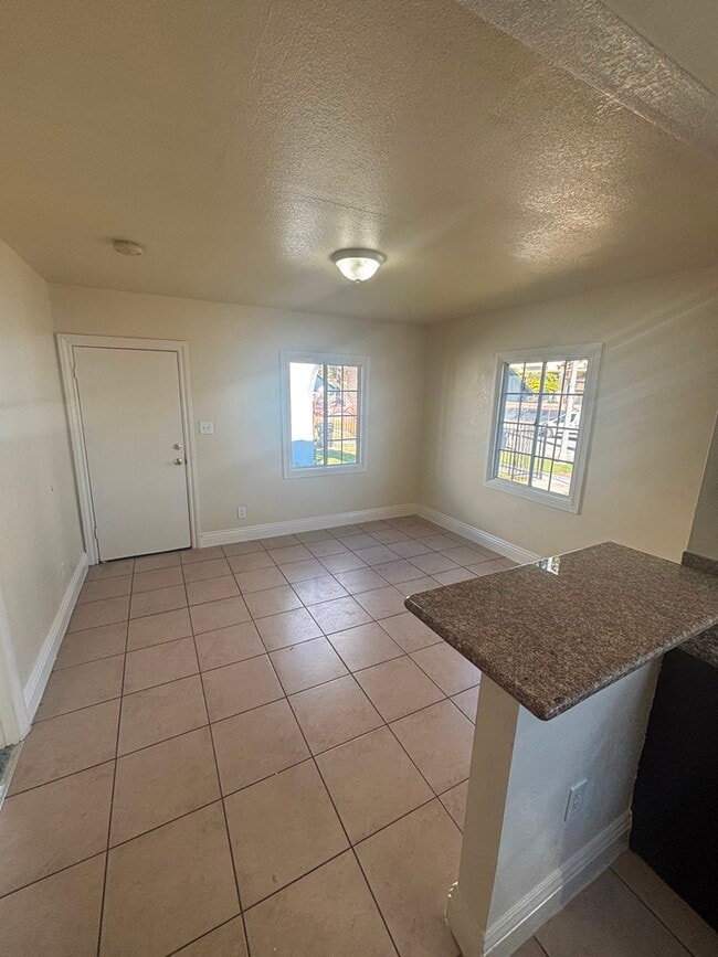 Photo - 2721 1/2 S Sycamore Ave