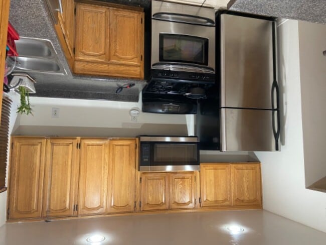 Photo - 10331 Lindley Ave