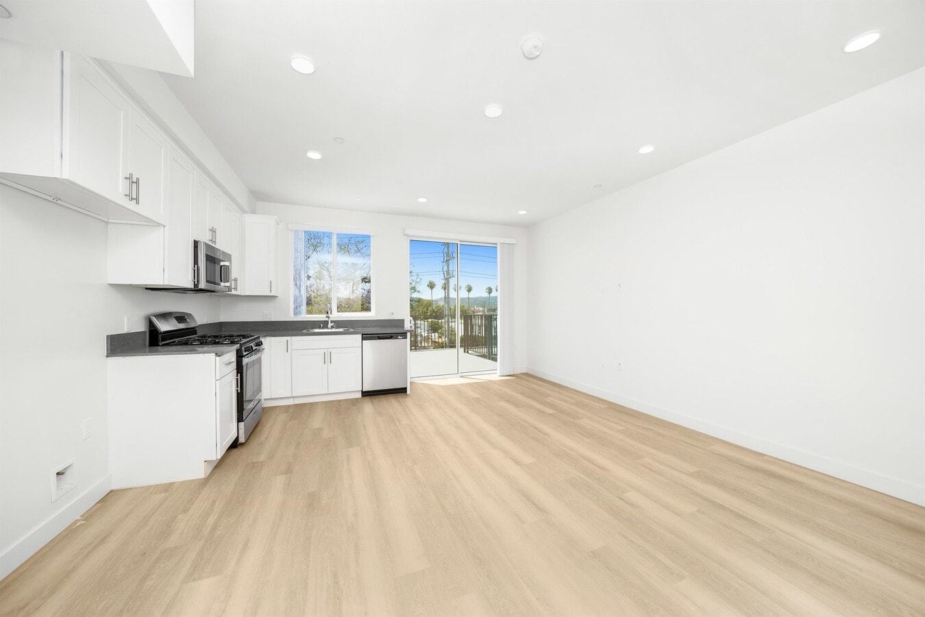 Photo - 14825 Delano St Unit 401