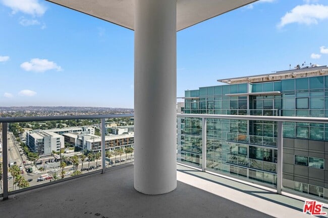 Photo - 13700 Marina Pointe Dr Unit 1916