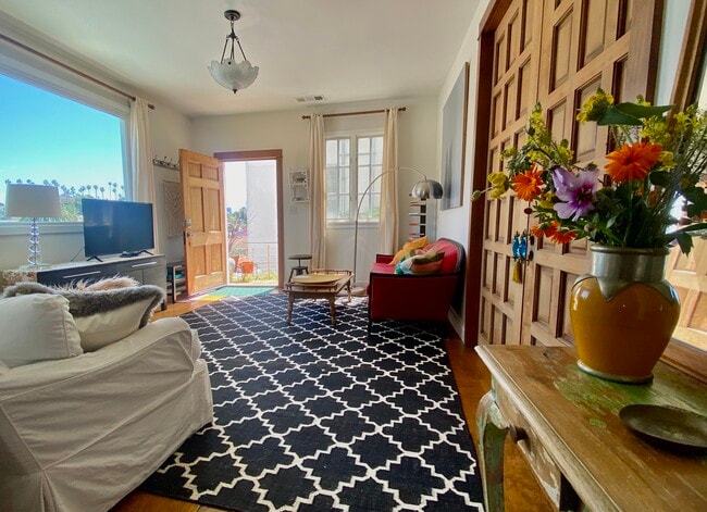 in living room looking towards entry door - 1619 1/2 Grafton St