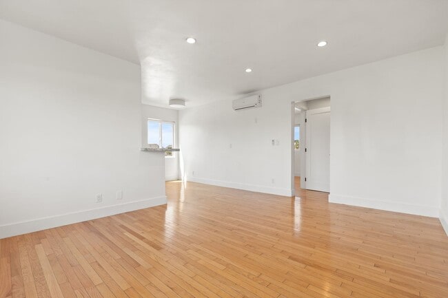 Photo - 1167 Bellevue Ave Unit #3