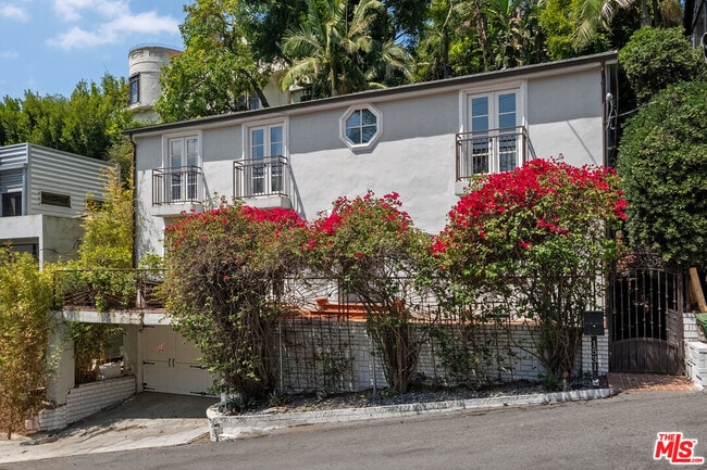 Photo - 1531 Marmont Ave