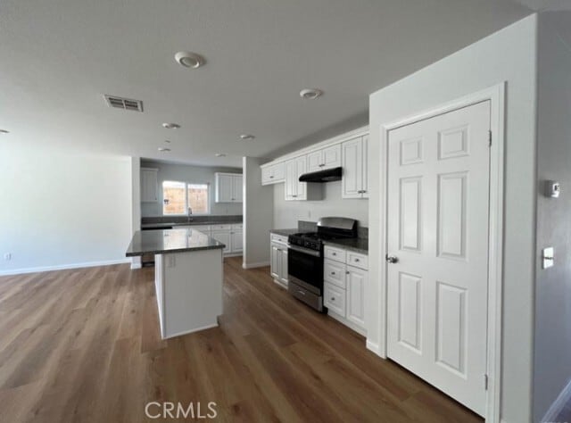 Photo - 5528 Soriano Wy