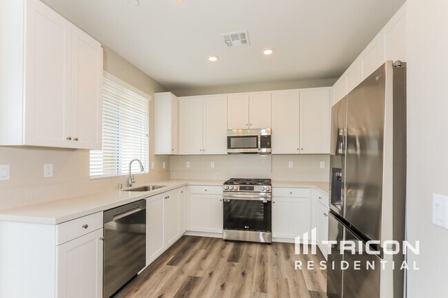 Photo - 31589 Dwight Dr