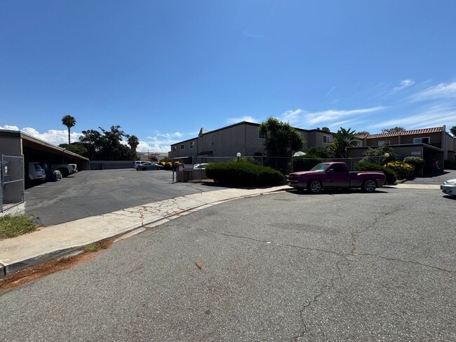 2 bed - 1.5 bath townhouse - 2 bed - 1.5 bath townhouse