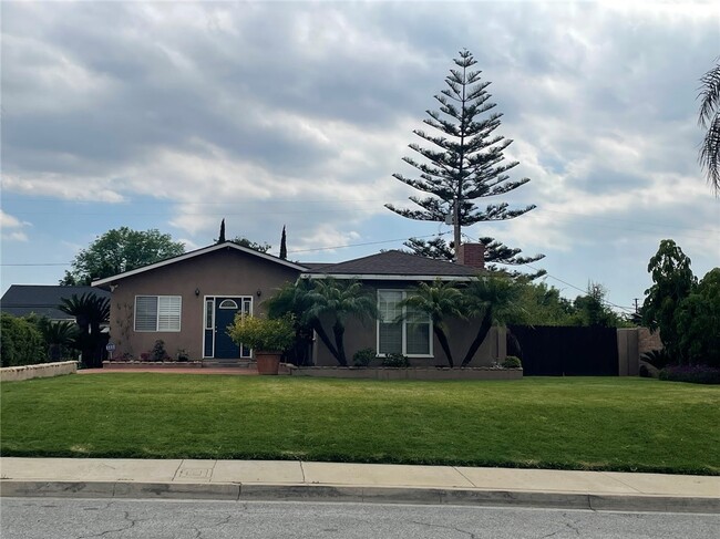 Building Photo - 408 E Elm St