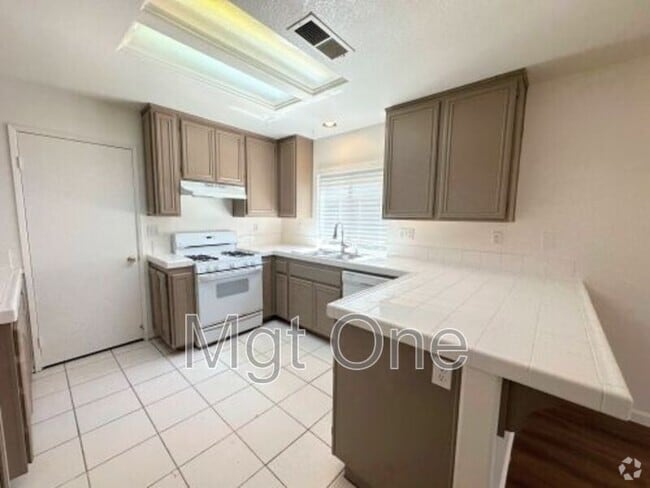 Building Photo - 6001 Kendrick Dr Rental