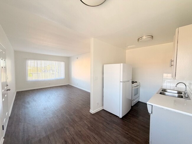 Photo - 5311 Normandie Ave Unit 4