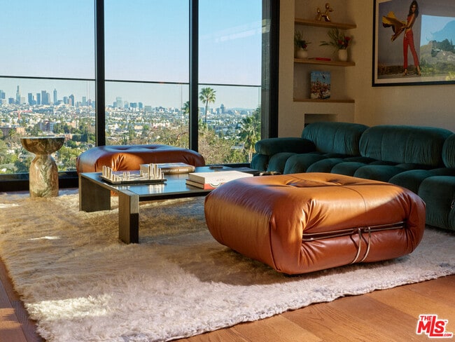 Photo - 2309 Hollyridge Dr