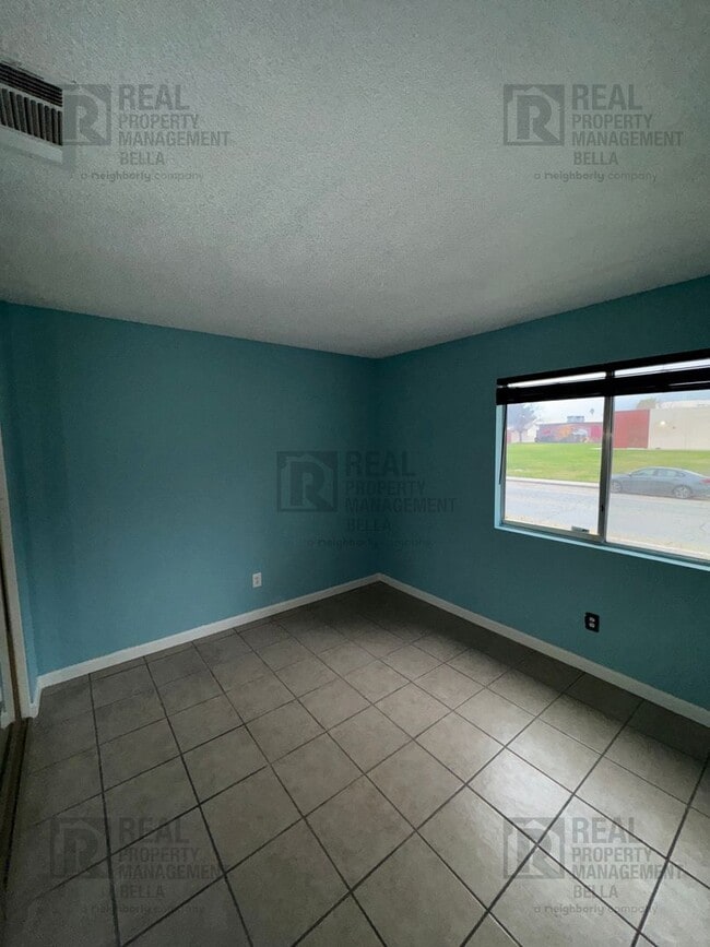 Photo - 55+ COMMUNITY- Charming 2-Bed, 2-Bath Home in Desirable 55+ Sunrise Community