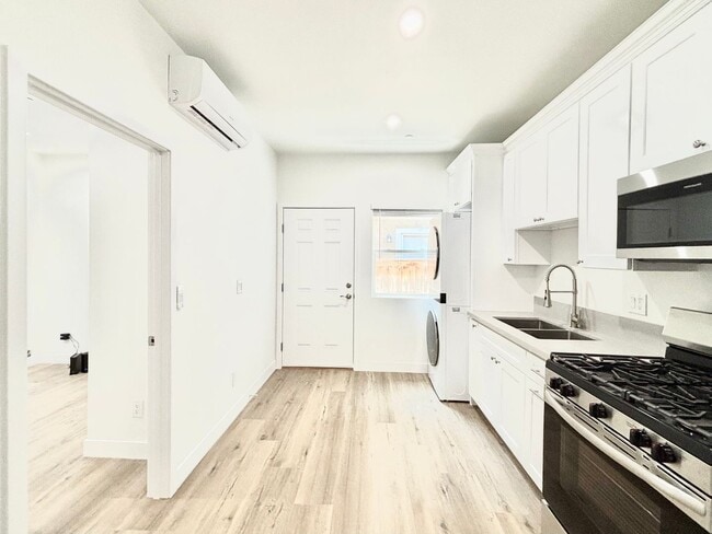 351H2 - Oxnard | 2 Bed 1 Bath | Newly Reno... - 351H2 - Oxnard | 2 Bed 1 Bath | Newly Reno... House
