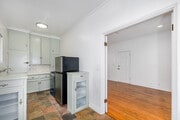 1BR, 1BA - 725SF - Kitchen - 1147 6th St