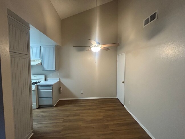 Photo - Beautiful 2-Bedroom Condo in Canyon Country! Unit 448