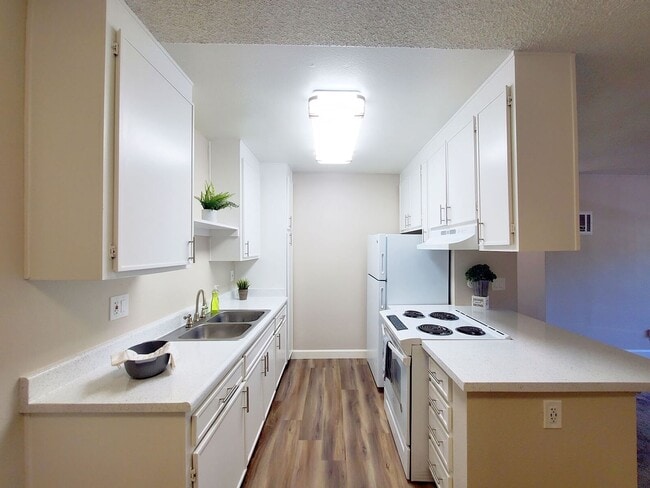 Photo - Parklane Apartments