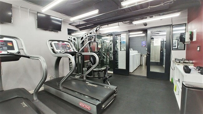 Photo - Villa De Adel Apts