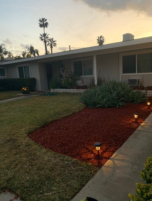 Photo - 2729 W Yale Ave Unit B