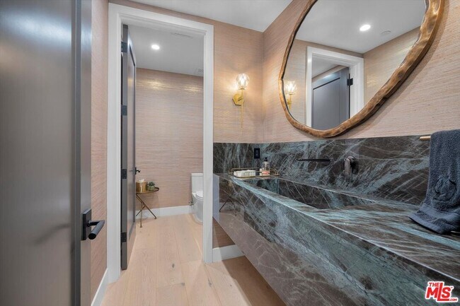 Photo - 1319 Marinette Rd