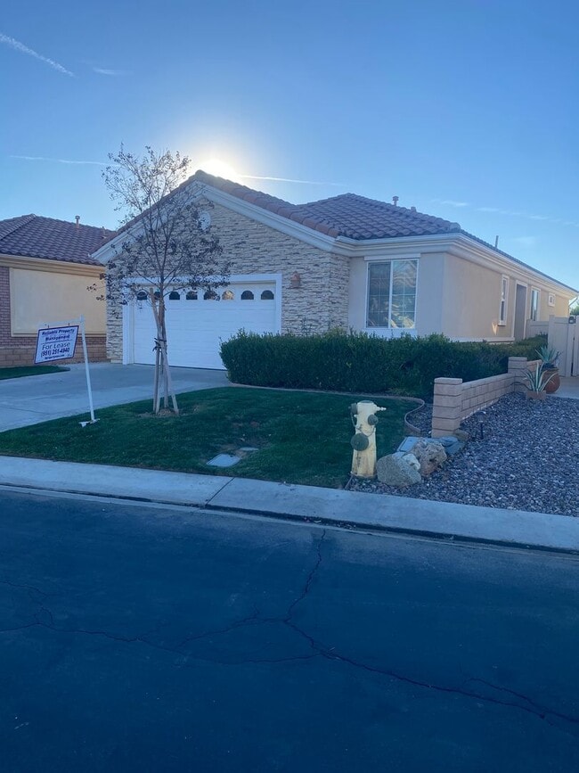 Building Photo - Sweet Senior Rental in Solera