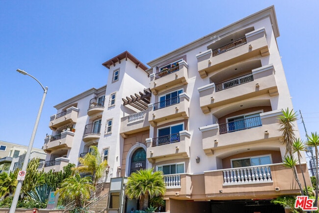 Building Photo - 1234 Armacost Ave Unit ph5