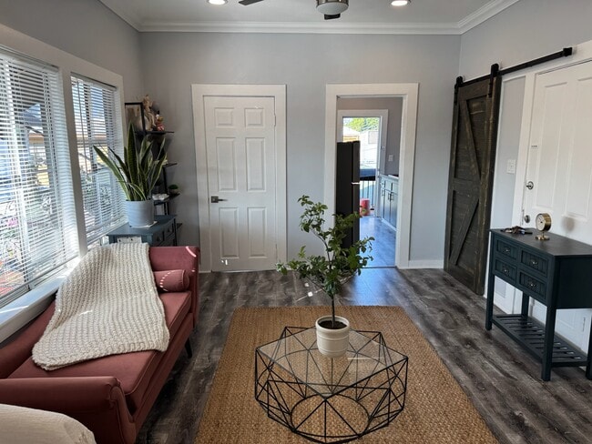 Photo - 5919 Lexington Ave Unit 5919 Lexington Ave