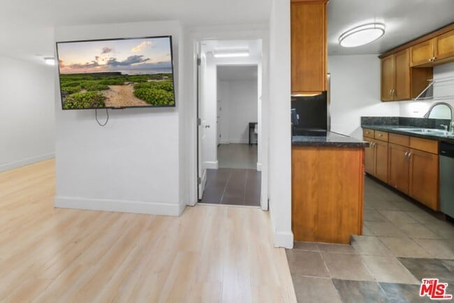 Photo - 10982 Roebling Ave