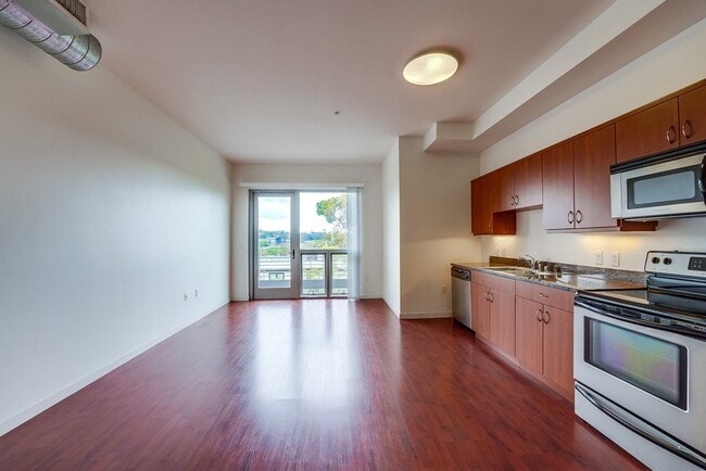 Photo - "Chic Urban Retreat in San Diego- Open Floor Plan – 1 Bed, 1 Bath" Unit 338