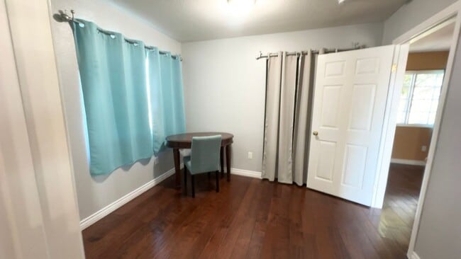 Photo - 2235 Cloyne St