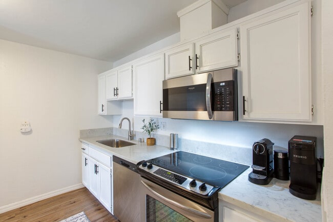 Photo - 3050 Rue D’Orleans Unit 276