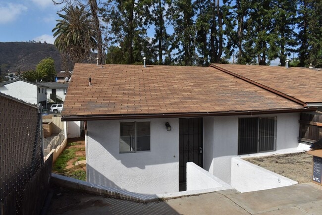2 Bedroom 1 Bath Single Level Unit- Lakeside - 2 Bedroom 1 Bath Single Level Unit- Lakeside
