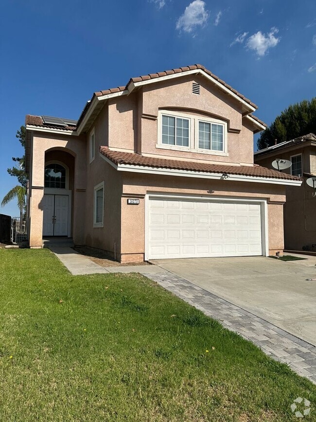Building Photo - Great Location! Rental