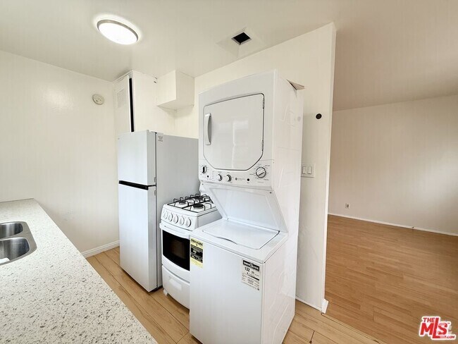 Building Photo - 630 Westbourne Dr Unit #A Rental