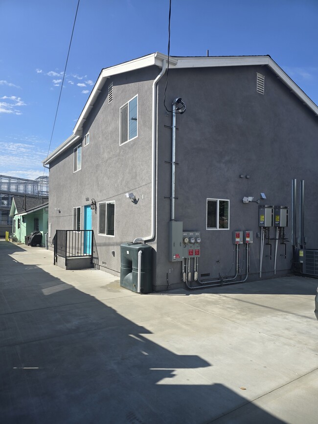 Photo - 1647 E 53rd St