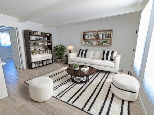 Building Photo - 1263 S Dunsmuir Ave