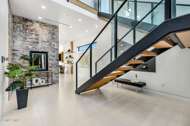 Photo - 829 Flower Ave