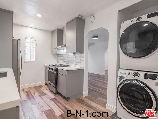 Photo - 923 N Stanley Ave