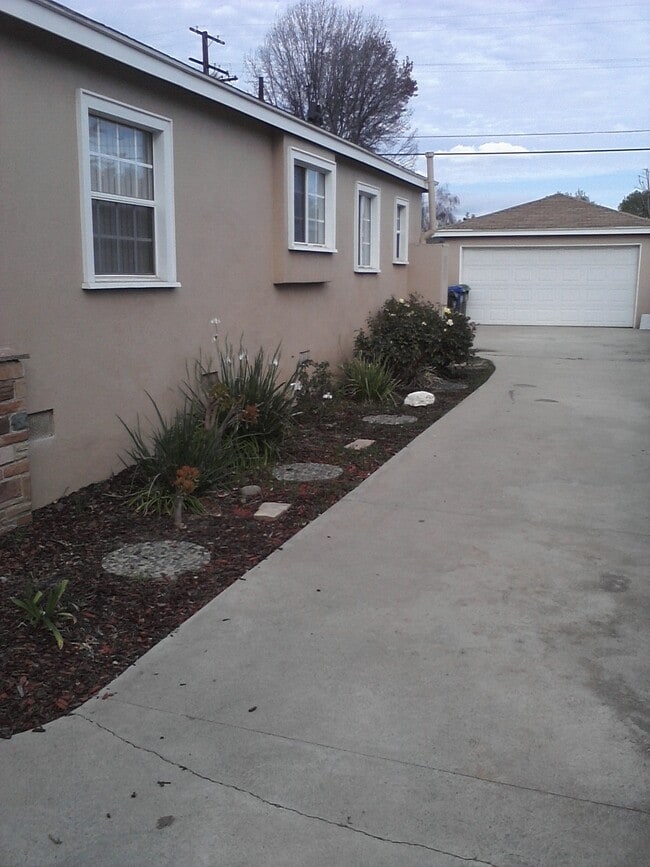 Photo - 4734 Allott Ave