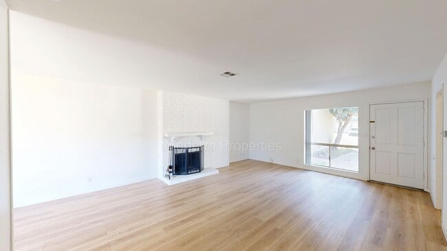 Photo - Ren Cir Unit A