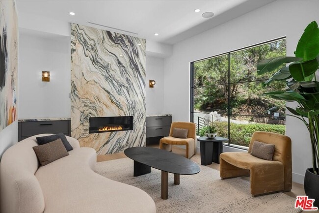 Photo - 1319 Marinette Rd