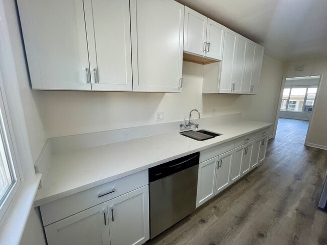 Photo - 1846 N Kingsley Dr