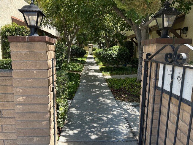 Photo - 253 Orlando St