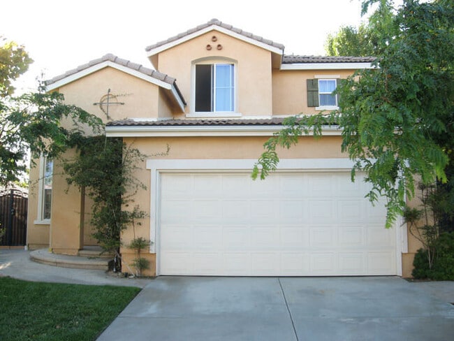 Building Photo - Wonderful 4+3 Bright-Sunny-Open in great Area!