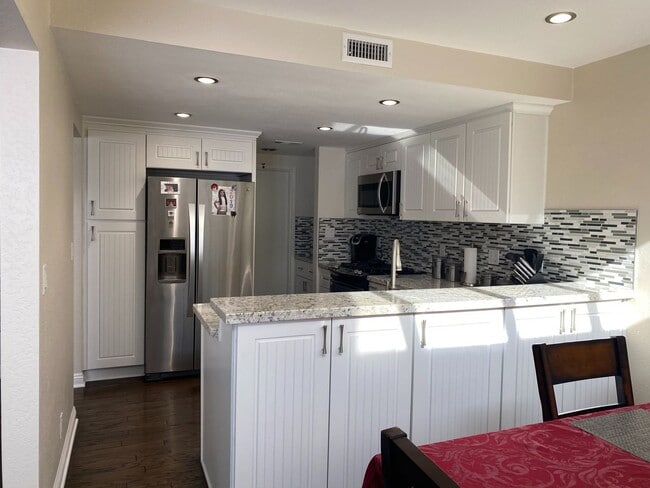 Photo - 3 bed, 2 1/2 bath fully remodeled unit in East Simi Valley