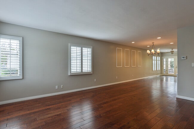 Photo - 5907 Yarmouth Ave