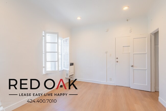 Building Photo - 706 N St Andrews Pl