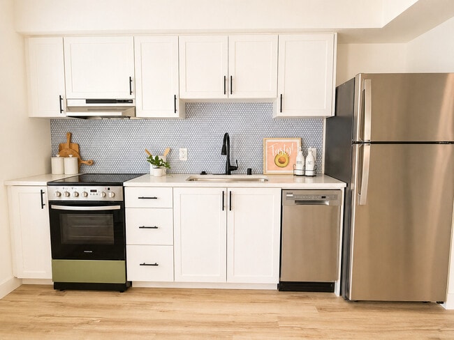 Building Photo - The Crest